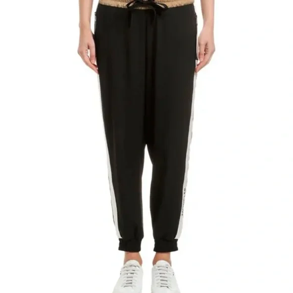 スパッツ・レギンス MONCLER Logo tech leggings Black Technical Jersey Leggings - Pants & Shorts for Women